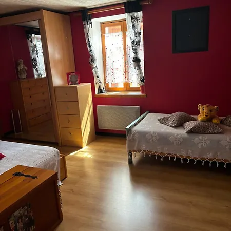 Проживание в семье Chez Phil Et Marie *
